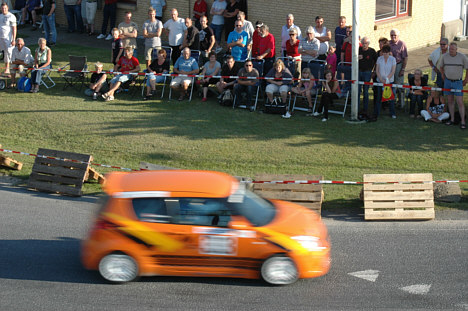 Tvilum-Scanbirk Rally Show er en aften for hele familien. Frem med havestolene og så er der dømt race i Fårvangs industrikvarter.